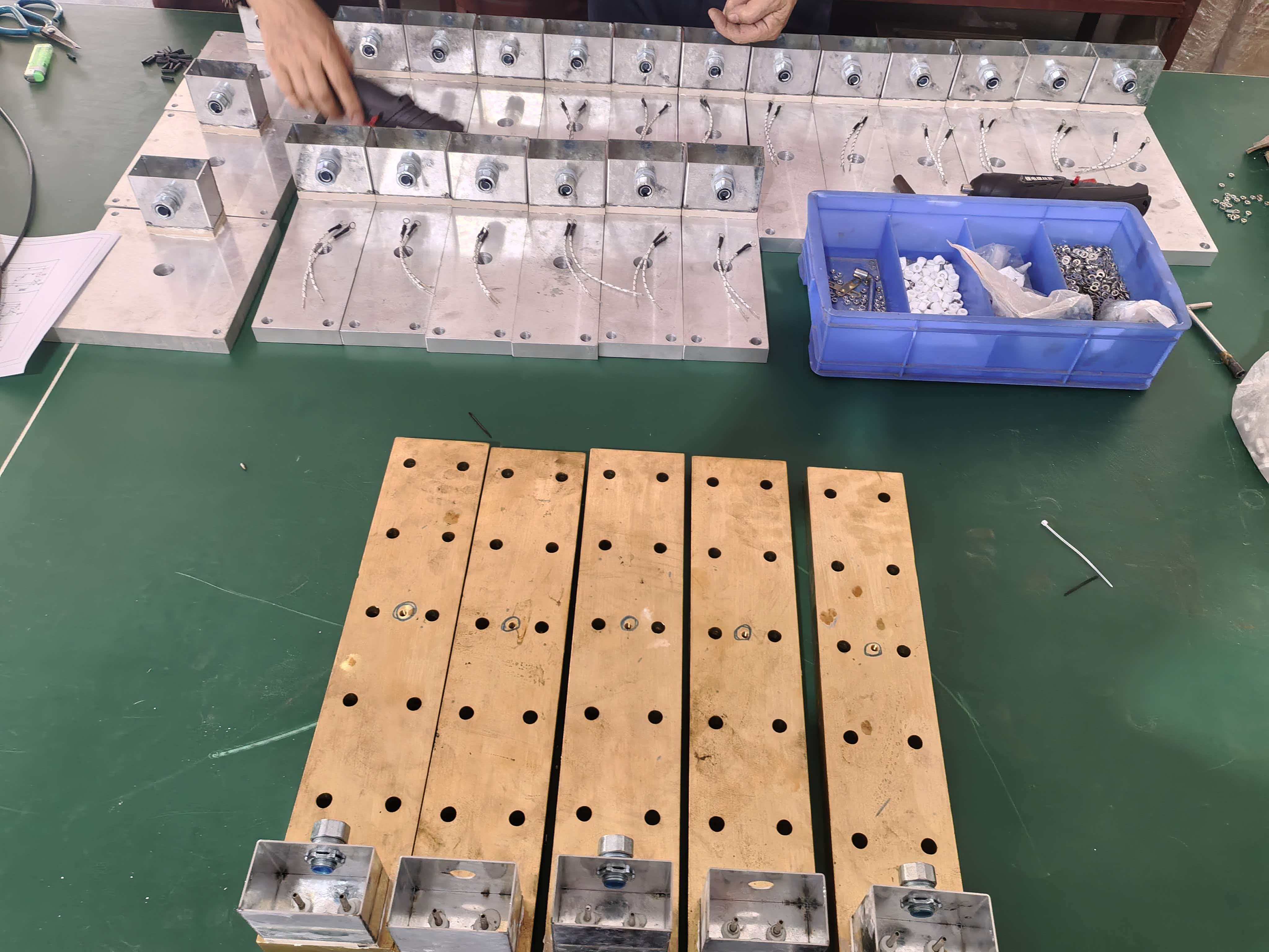 New Hongda Electric Heating Technology Co., Ltd. ประสบความสำเร็จในการส่งมอบแผ่นทำความร้อนอลูมิเนียมและทองแดงในวันนี้